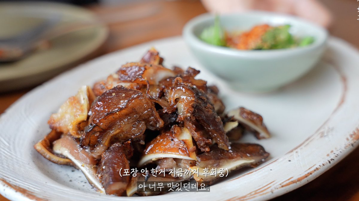 gomdolgoon's tweet photo. 2017년부터 써온 제 사랑 맛집 앱 뽈레의 지원으로 서촌 1위 호라파에 다녀왔습니다! 숯불과 향신료를 잘 살린 이국적인 요리들이 입맛 제대로 살려주더라고요. 제 최애는 야들쫜득꼬들 후무양🐷 돌아오자마자 다음 파티원 짜게 될 만큼 만족스러웠다는 영상후기 들고왔슴다📸
https://t.co/N42lbu46uA https://t.co/GledGuZPWt