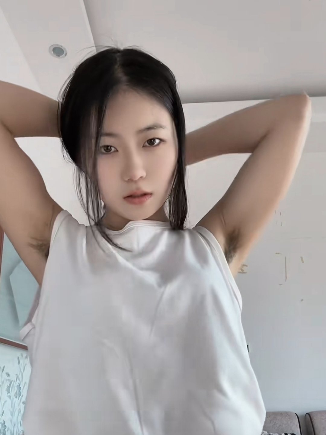 腋毛美人写真  / X