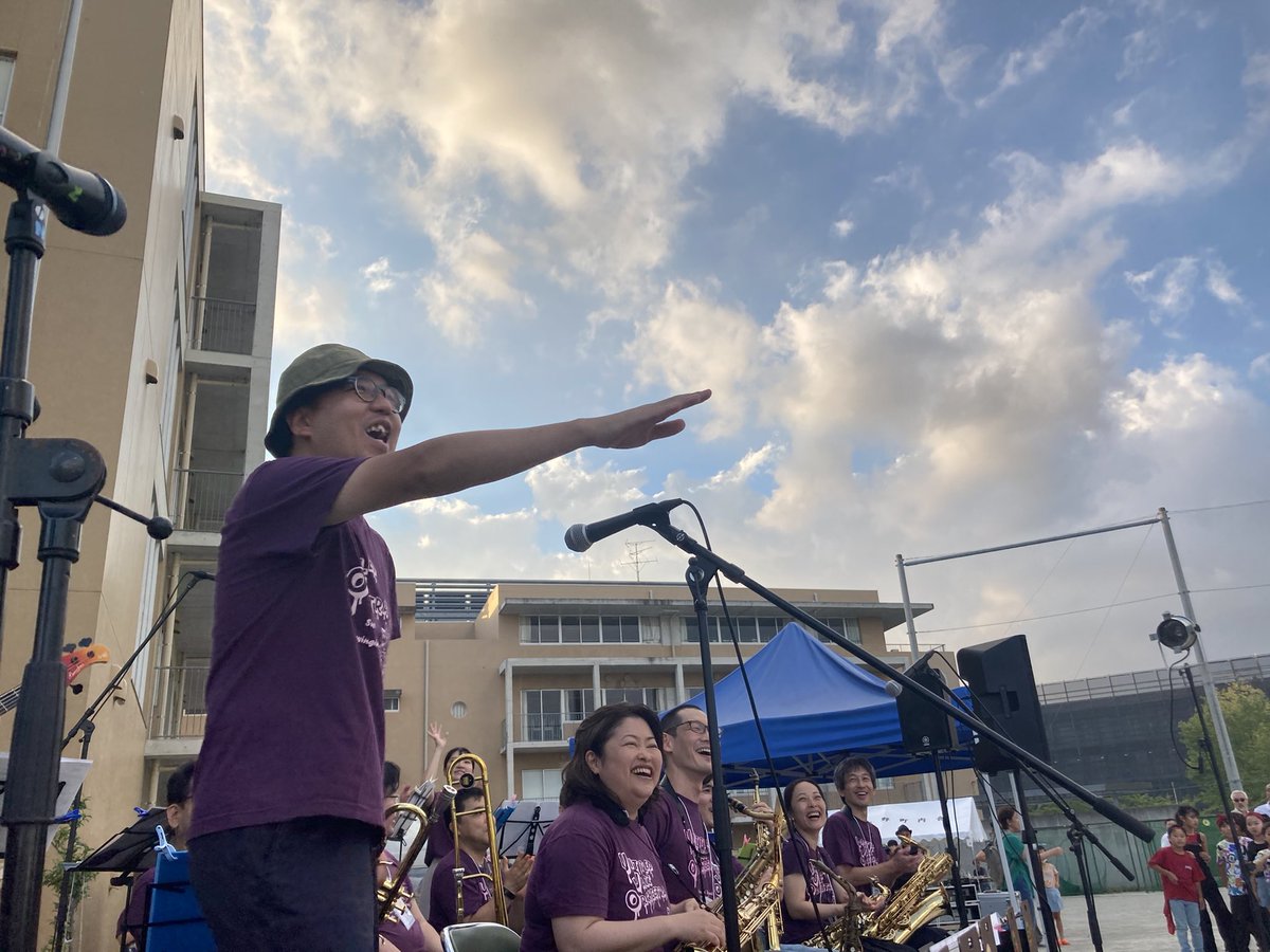 UJO_Jazz's tweet image. 【演奏情報】
8/11(日)に『はるひの夏フェス2024』で出演します!JCジャズシンガーの寧々さんと初コラボ!!必見です😆
8/11(日)18:30-19:15
はるひ野小中学校校庭
★はるひの夏フェスHP★
sites.google.com/view/haruhinos…
#はるひの夏フェス2024
#untitledjazzorchestra
#名も無きジャズ楽団