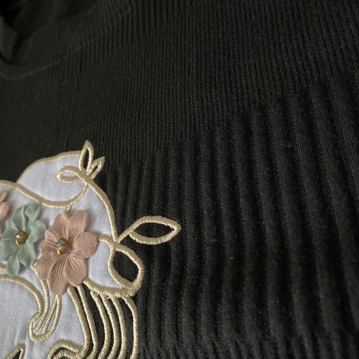 nsyslvp's tweet image. WTS
📍Free COD area Ngaliyan &amp;amp; Tembalang
💰 50k
Preloved Sweater
P. Lengan : 44cm
L : 53cm
P : 56cm

#preloved #prelovedsemarang #prelovedsweater #prelovedsweatersemarang