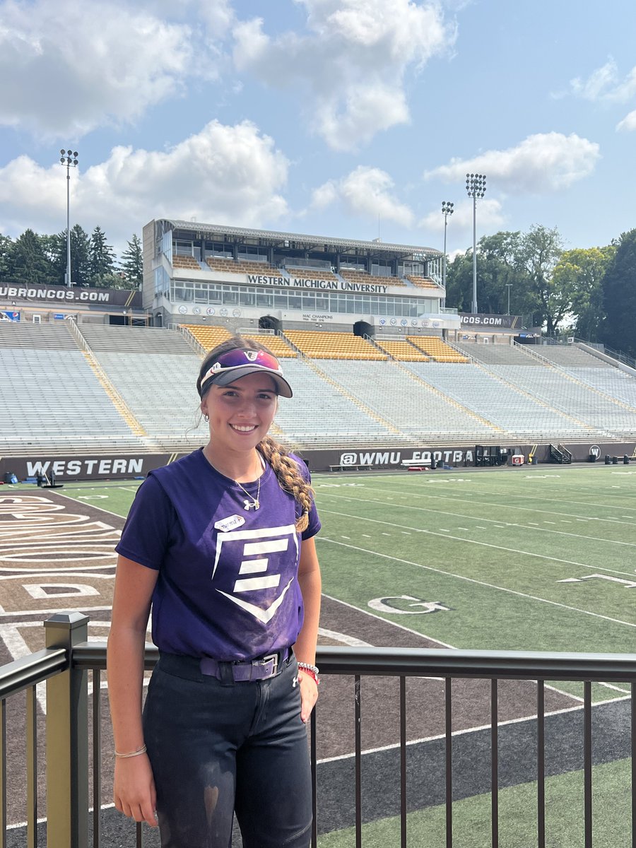 Sam_Farrell22's tweet photo. I had a amazing time today down in Michigan at the WMU softball camp! I met so many amazing players and coaches and as well as got to walk around the campus. Thank you to all coaches and players who put on such a great camp!! #BroncosReign @WMUSoftball @marleewilson @Coach_Mogan https://t.co/6uP5QecEON
