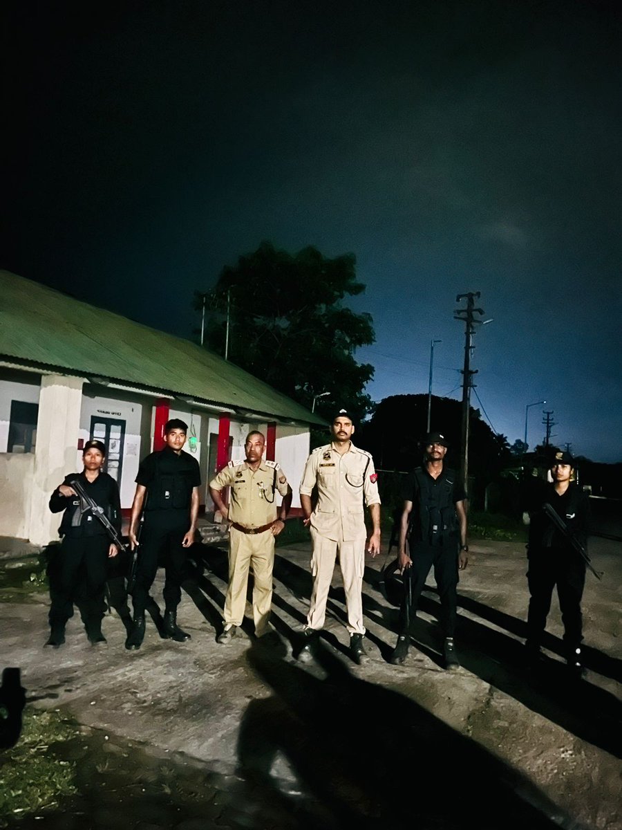 nagaonpolice's tweet photo. Supervision of Area Domination and Patrolling last night by DSP(P) Sandipon Garg in Dhing PS areas. @himantabiswa @gpsinghips @DGPAssamPolice @HardiSpeaks @assampolice @d_mukherjee_IPS https://t.co/NrEnZ5zjvI