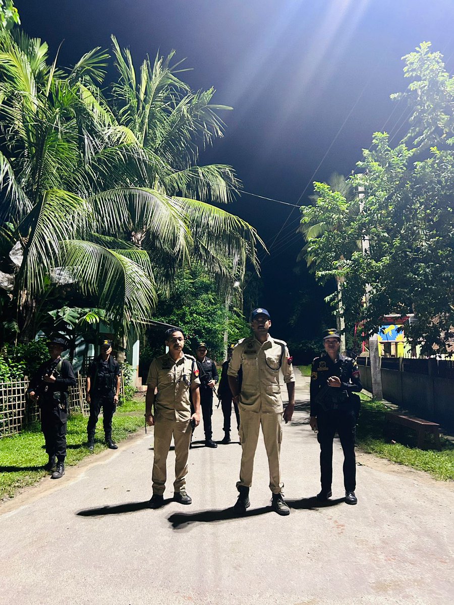 nagaonpolice's tweet photo. Supervision of Area Domination and Patrolling last night by DSP(P) Sandipon Garg in Dhing PS areas. @himantabiswa @gpsinghips @DGPAssamPolice @HardiSpeaks @assampolice @d_mukherjee_IPS https://t.co/NrEnZ5zjvI