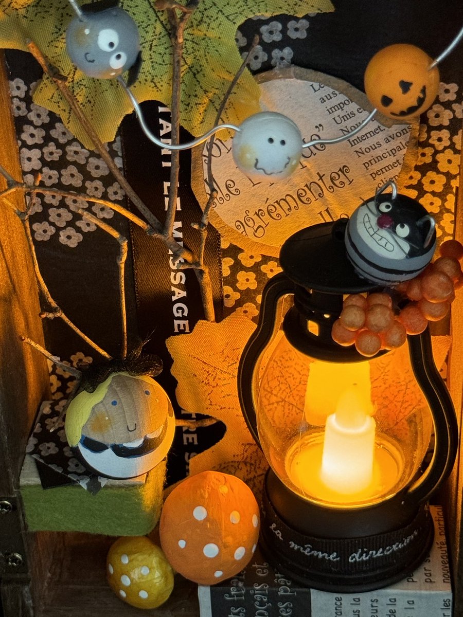 theatrefonte_OA's tweet photo. -まるたまcraftのワークショップ-
🎃アリスのハロウィーン・ナイト👻
歳時記のhaco-coシリーズ第2弾❕木の箱の中にハロウィン仕立てのアリスの世界が広がります🍬
日時:9月19日(木)①10:00～12:00②13:30～15:30
材料費￥2,300
定員各回10名
🈸8/16㊎10時より📞045-805-4000
#テアトルフォンテ https://t.co/P1nrVpVl6w