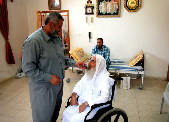 يقول غسان كنفاني : "تسقُطُ الأجسادُ لا الفِكرة"
والمقاومة فكرة والفكرة لا تموت.
 #اسماعيل_هنيه