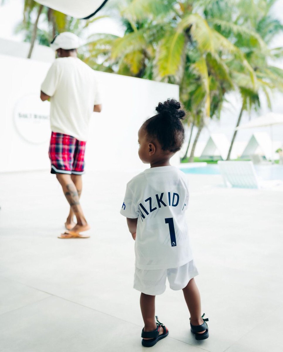 yuzkidola's tweet image. Happy birthday lovely, Age with fully healthy, God bless your family &amp;amp; mine 👏🏻😍 #AJat2 ❤️🦅