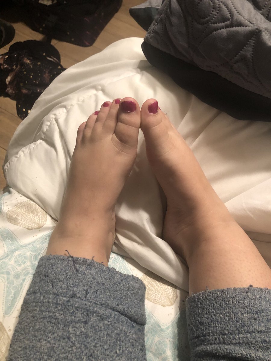 newgoddess5's tweet photo. Freshly painted toes 😍

🦚 findom | femdom | finsub | paypig | humanatm | foot fetish 🦚 https://t.co/ZxztBtxguB
