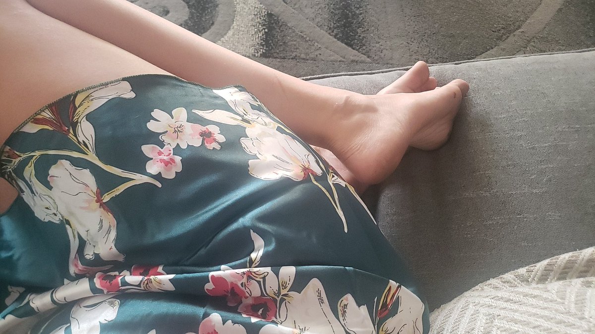 MandyP73751's tweet photo. I want a whalesub to send me i ridiculous amount of $ before I wake up tomorrow.  
Findom paypig drain https://t.co/flAT89ggNK