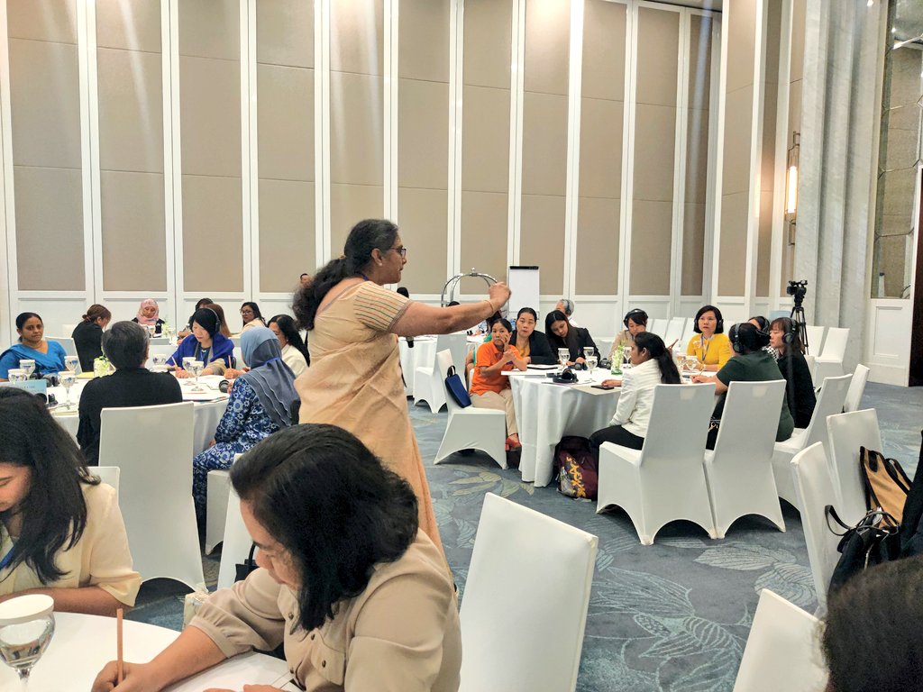 ICAAPAC's tweet photo. Day 3

Starts with some self reflection amongst the Women CEOs/ Leaders on purposeful leadership with Prof. Vasanthi, the trainer. Focus on collective insights, leadership signature, changing external context for #cooperatives, self-evaluation, and personal development plan. https://t.co/Rww97zwJMm
