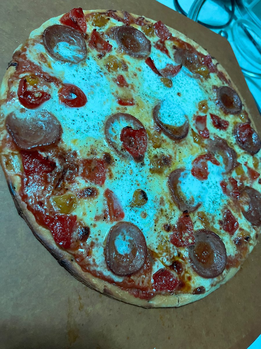 BiffsWerd's tweet image. Should I just open a pizza shop? Making ladies homemade pies is my version of taking them to Jamaica @luisjgomez