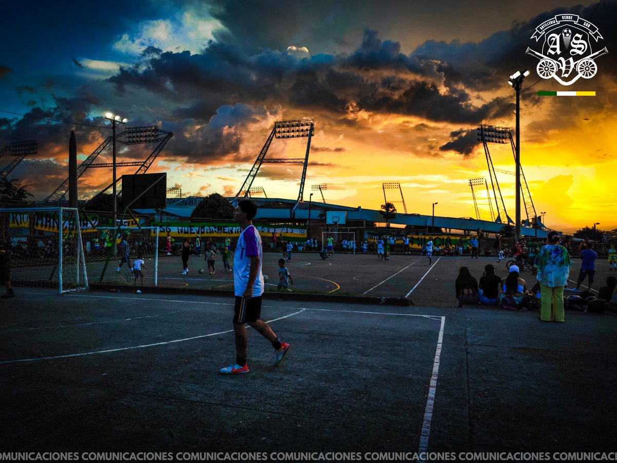 elaguantedeleje's tweet photo. ¡MICRO QUINDIANO y ARTILLERO! 🟢🟡

🏟️ El día de ayer se llevó a cabo la tercera fecha de nuestro Torneo de Micro en las canchas alternas del Estadio Centenario, donde se vivió una tarde de buen fútbol por parte de los más de 20 equipos participantes.

#ArtilleríaVerdeSur23 https://t.co/2s0gvB3Fum