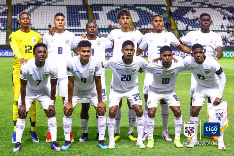 Gooooooool de Panamá y pone el 2-1 sobre Canadá .

#SomosMarearoja