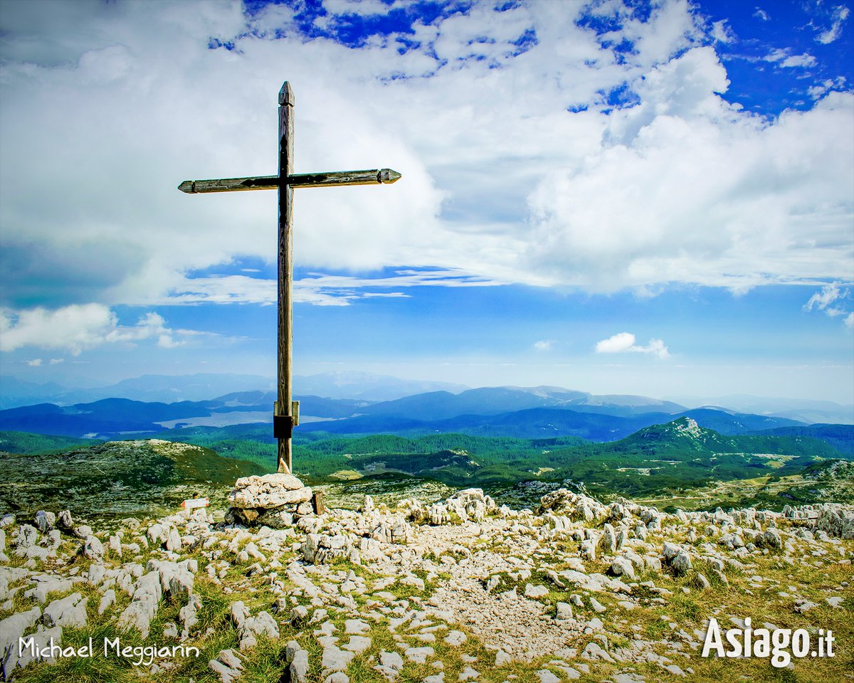 AsiagoIt's tweet image. Buongiorno amici! 🙂 È la #vetta più alta dell'Altopiano e della provincia di Vicenza con i suoi 2336 metri... ⛰️ Avete capito di quale #cima stiamo parlando? 😉

Per scoprirlo, sabato #ESCURSIONE con ASIAGO GUIDE 👉 asiago.it/cima12_3824

#Asiagoit