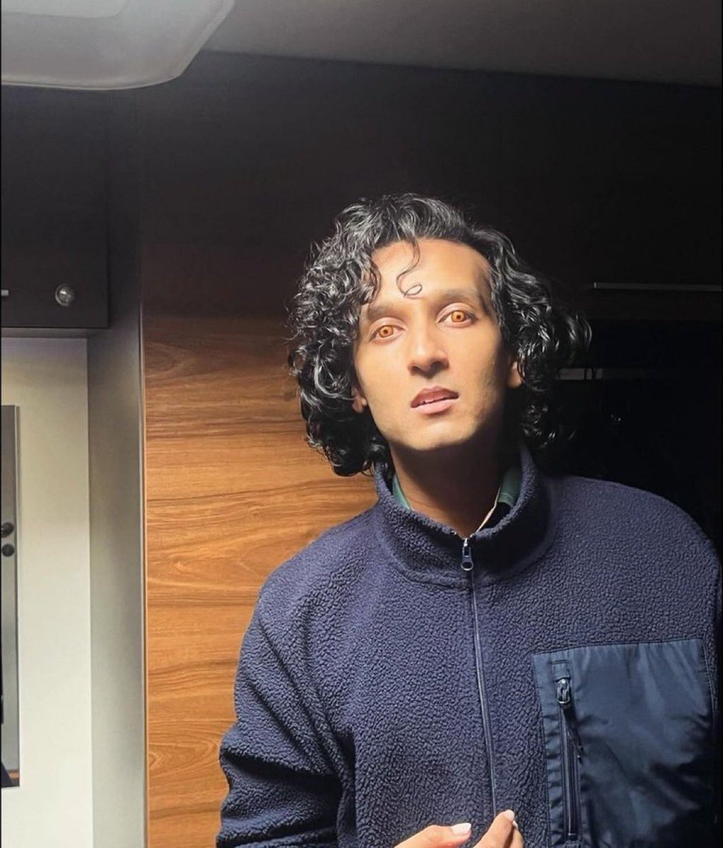 backwardsuwu's tweet image. daniel! beloved, wake up!!! daniel, the children have made memes about me… why would they do this?? what entertainment is there to call me a “shitten”… do not laugh!! answer my question! …is…is my head that large daniel?