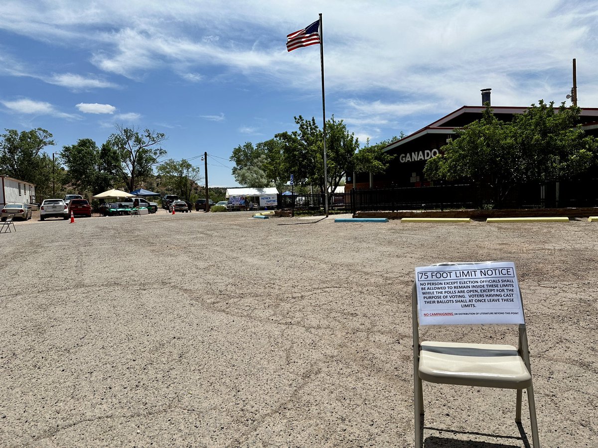 DiinSilversmith's tweet image. I traveled more than 250 miles across the Navajo Nation and into parts of the Hopi Nation, visiting 10 polling locations for the #ArizonaPrimary. Im going to write up a reporter's notebook on the experience. Pictures are 4 polling locations in Navajo &amp;amp; Apache counties #NativeVote