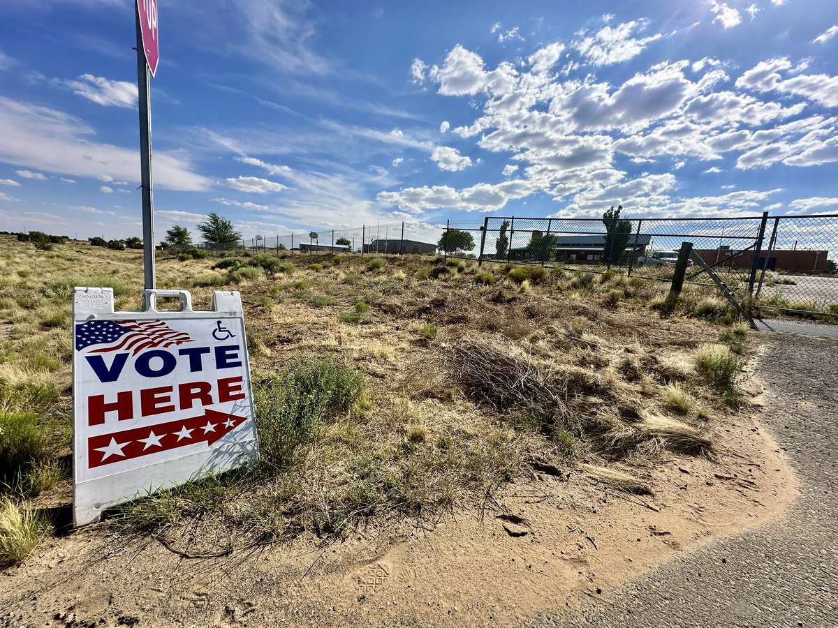 DiinSilversmith's tweet image. I traveled more than 250 miles across the Navajo Nation and into parts of the Hopi Nation, visiting 10 polling locations for the #ArizonaPrimary. Im going to write up a reporter's notebook on the experience. Pictures are 4 polling locations in Navajo &amp;amp; Apache counties #NativeVote