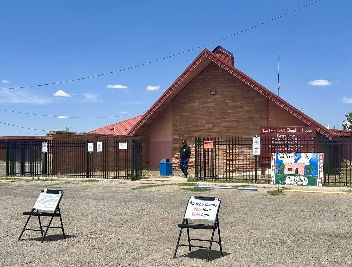 DiinSilversmith's tweet image. I traveled more than 250 miles across the Navajo Nation and into parts of the Hopi Nation, visiting 10 polling locations for the #ArizonaPrimary. Im going to write up a reporter's notebook on the experience. Pictures are 4 polling locations in Navajo &amp;amp; Apache counties #NativeVote