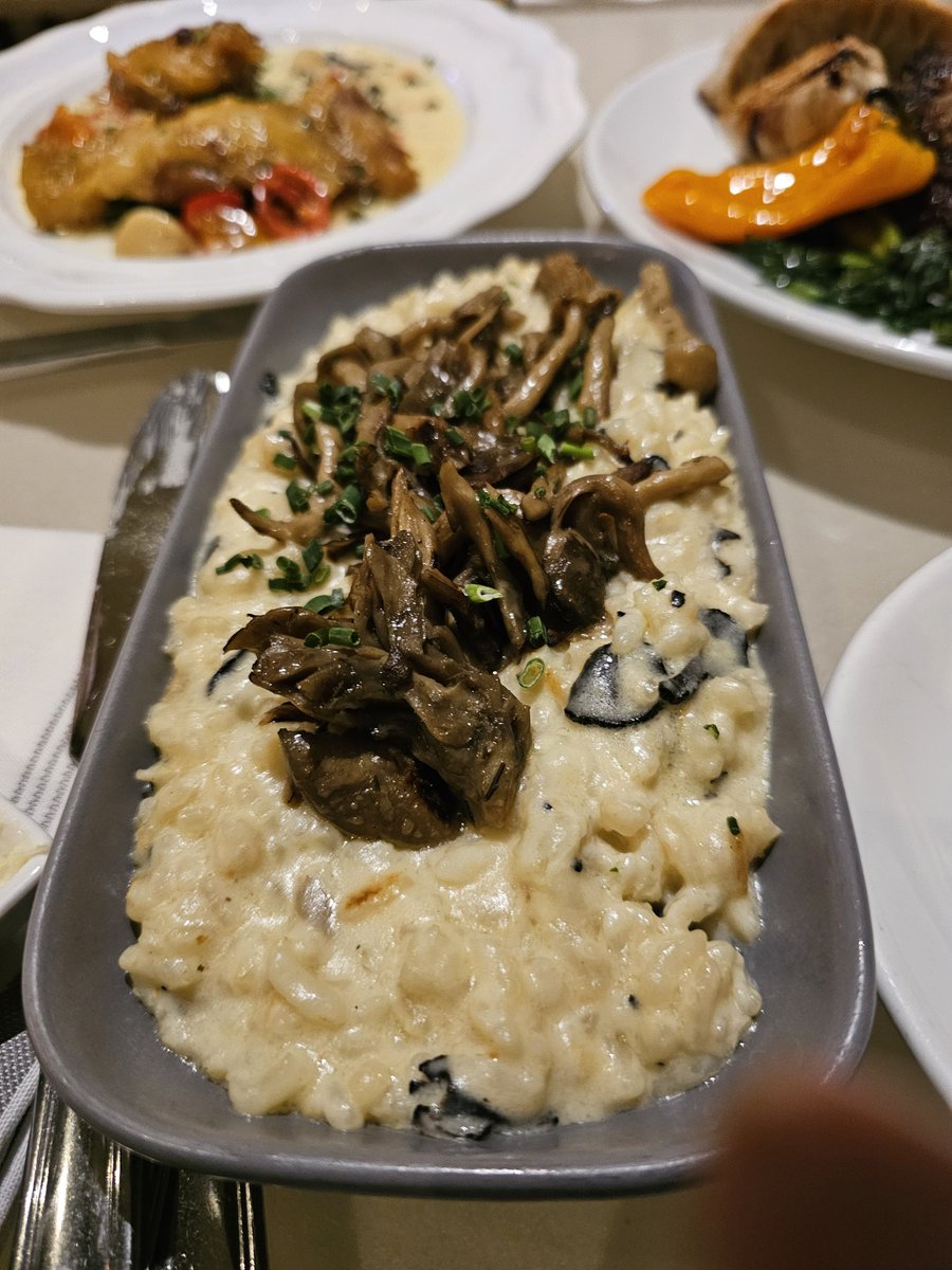 McKnight_Rich's tweet photo. Dinner... #Paris2024 #LasVegas #Foodie #Alexxa https://t.co/DgyG7TT1sU
