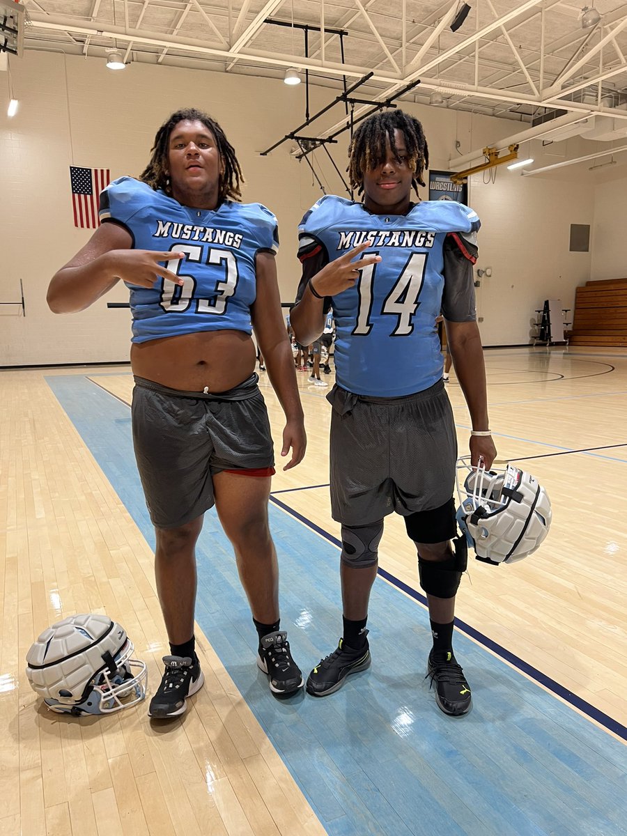 MustangsFB_N2B's tweet photo. This week’s standouts are senior prospects Jabari Springer(T/DT) and Daniel Penda(LB). We appreciate the hard work of these vets as the Mustangs get ready to kick off 2024 next week. @Jabar1Sp @penda_dani48948 https://t.co/j2TkYLm08v