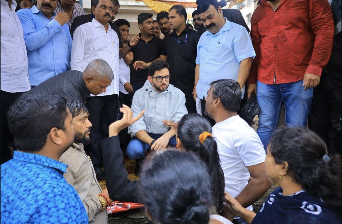 DhatrakAshok's tweet photo. शिवसेना नेते व युवासेनाप्रमुख आ.आदित्यजी ठाकरे साहेब ह्यांनी आज पुण्यातील सिंहगड रोड येथील आनंद नगर, एकता नगर ह्या पूरग्रस्त भागांना भेट देऊन पाहणी केली व स्थानिक रहिवाशांसह संवाद साधला.

@AUThackeray @SardesaiVarun https://t.co/I6P3FKFb7T