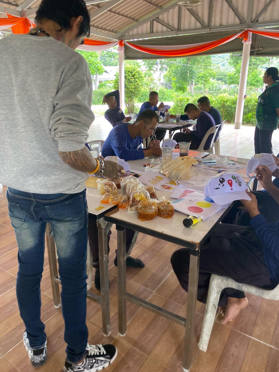 Bomkeekook's tweet photo. สำหรับเรา‼️พวกนายสำคัญเสมอ
#เลี้ยงอาหารกลางวันผู้ต้องขัง
#ขี้คุกเขียนรูปครับ https://t.co/KLDfxjsupF