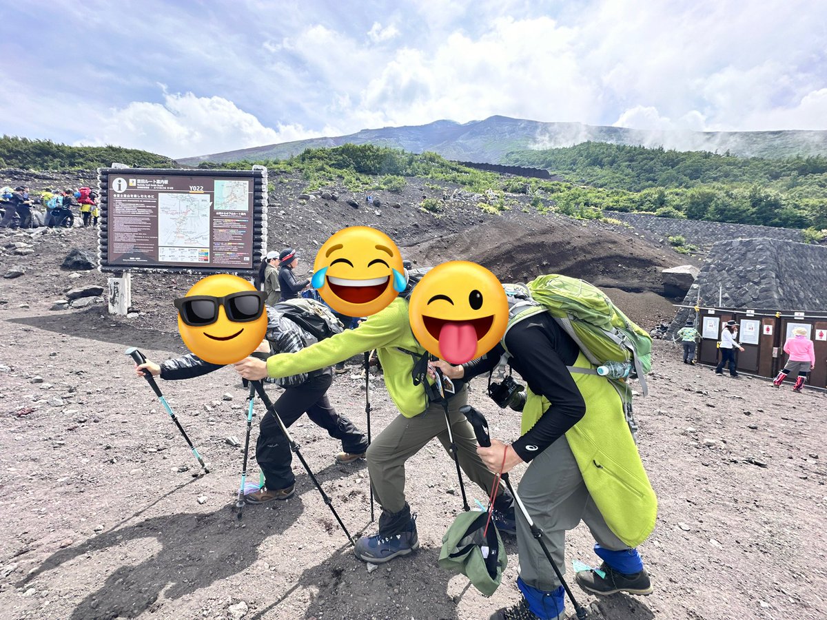 富士山山頂目指して登山中🗻