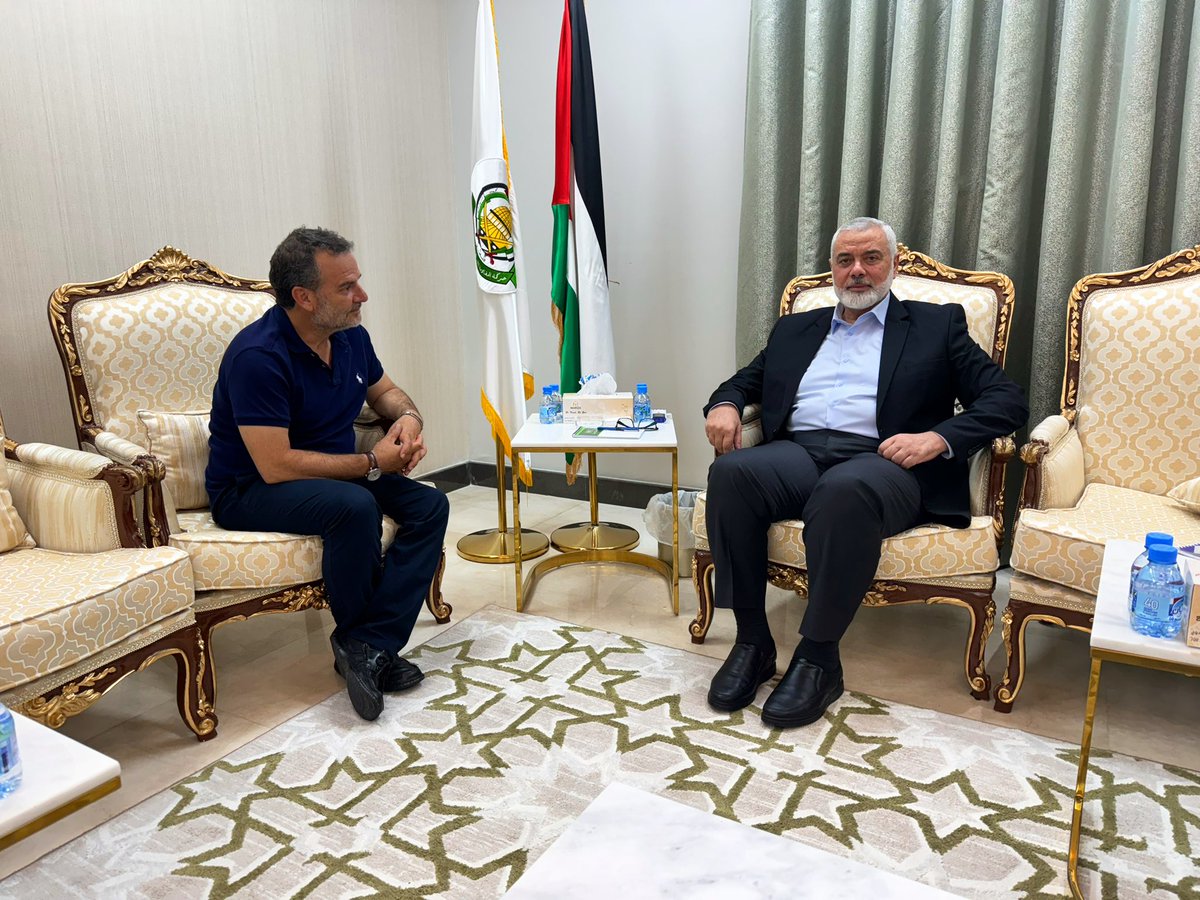 Son röportajında bana söylediği son cümle:
“Biz özgürlük mücadelesi veriyoruz, işgal edilmiş topraklarımızı kurtarmak için canımızı feda ediyoruz. Onlar ise bu işgale son vermek için hiçbir şey yapmadan eleştiriyorlar sadece.
Biz Allah’a güveniyoruz ve onun izniyle zafere