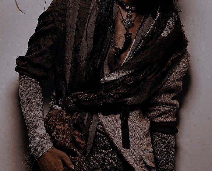 begonefree's tweet photo. • Sartaq •

Species: Human
Age: 20
Titles: Prince, Heir, Future Khagan of the Southern Continent
Series: Throne of Glass
Author: Sarah J. Maas

#sartaq #throneofglass #book #characters #picture #pictures https://t.co/Cz2mhXCyli