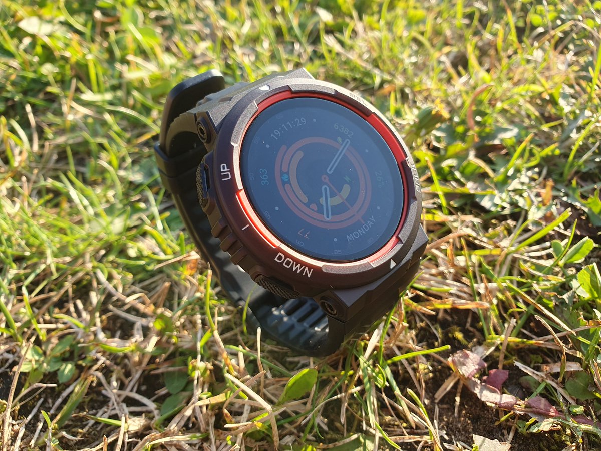 ITmixCZ's tweet photo. Chytré hodinky ⌚ Amazfit Active Edge zaujmou sportovním vzhledem, atraktivní cenou a odolným pouzdrem.

Nabízejí
💓 přesné měření tepovky, 
🗺️ navigaci po křivce, 
🏅 více než 100 sportovních režimů
🧢 a AI trenéra.

Více detailů ➡️ 
https://t.co/7va3Hbg5Uk https://t.co/dxZYIrXnM5