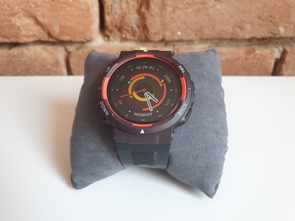 ITmixCZ's tweet photo. Chytré hodinky ⌚ Amazfit Active Edge zaujmou sportovním vzhledem, atraktivní cenou a odolným pouzdrem.

Nabízejí
💓 přesné měření tepovky, 
🗺️ navigaci po křivce, 
🏅 více než 100 sportovních režimů
🧢 a AI trenéra.

Více detailů ➡️ 
https://t.co/7va3Hbg5Uk https://t.co/dxZYIrXnM5