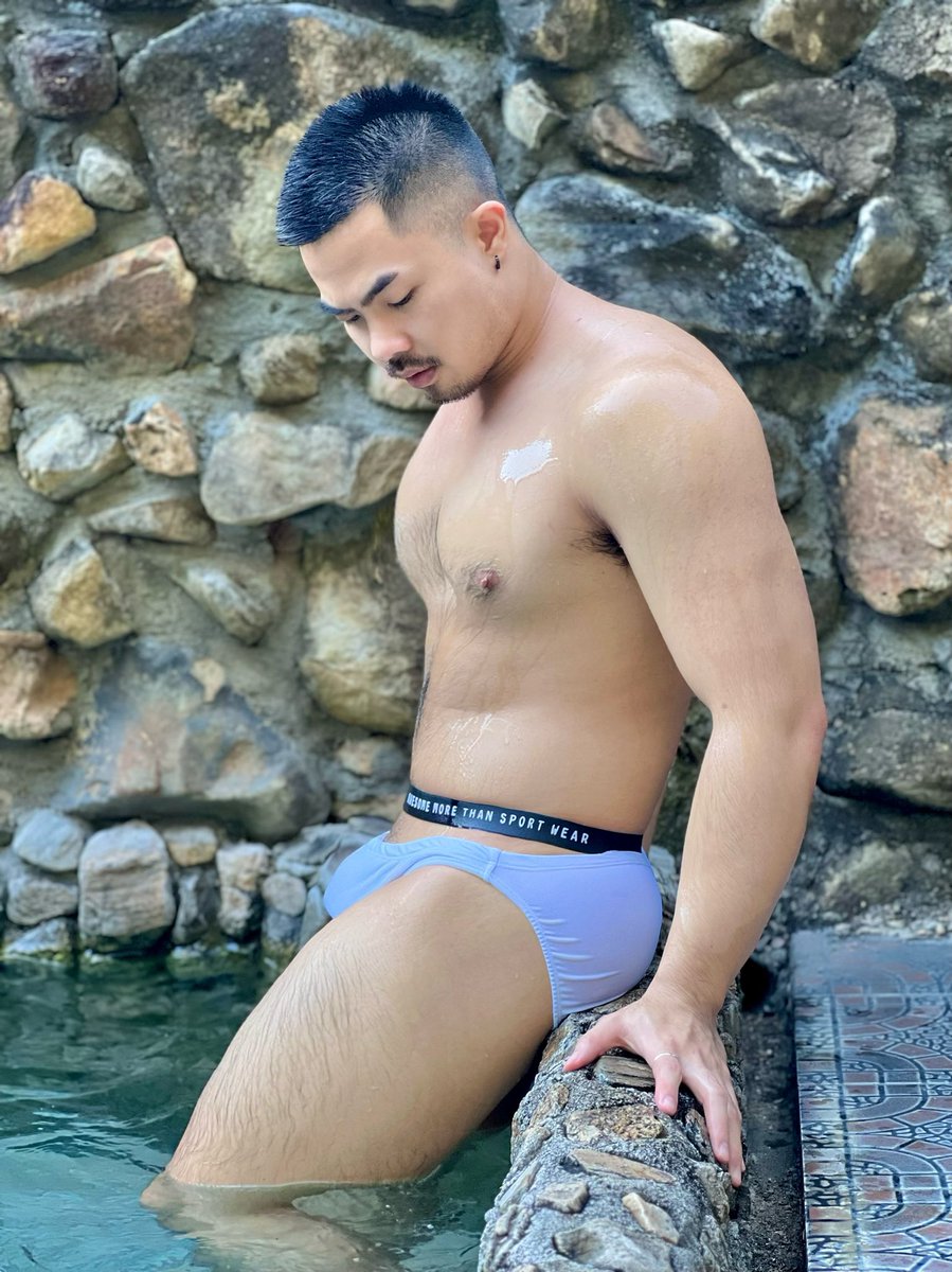 เย็ดกันขอบสระคงมันน่าดู