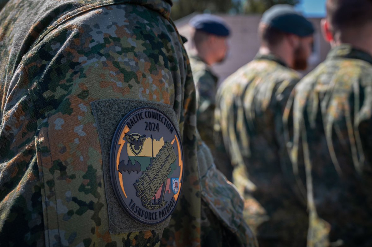 DGLC_KL's tweet photo. Voor #TaskForcePatriot vond de oefening #BalticConnection '24 in 🇱🇹 plaats. In juli stonden meerdere oefendoelstellingen centraal. Een van de doelen was het trainen van snelheid en wendbaarheid in het verplaatsen en inzetten van #Patriot-luchtafweersystemen. En dat is gelukt! https://t.co/Qs2vcw3lPN