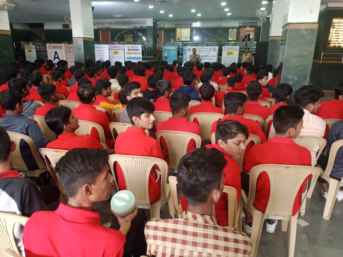 ಇಂದು ಠಾಣಾ ವ್ಯಾಪ್ತಿಯಲ್ಲಿ ಬರುವ ಶಾಲಾ ಕಾಲೇಜು ವಿದ್ಯಾರ್ಥಿಗಳೊಂದಿಗೆ ಪ್ರಸ್ತುತ ಯಥೇಚ್ಛವಾಗಿ ನಡೆಯುತ್ತಿರುವ ಸೈಬರ್ ಅಪರಾಧ, ಮಾದಕ ವಸ್ತುಗಳು, ಹಾಗೂ EVE teasing (public sexual harassment or assault of women) ಬಗ್ಗೆ ವಿದ್ಯಾರ್ಥಿಗಳೊಂದಿಗೆ ಚರ್ಚಿಸಿ ತಡೆಗಟ್ಟುವಿಕೆ ಹಾಗೂ ಪರಿಣಾಮಗಳ ಬಗ್ಗೆ ತಿಳಿಸಲಾಯಿತು.
<a href="/DCPSouthBCP/">DCP SOUTH</a>