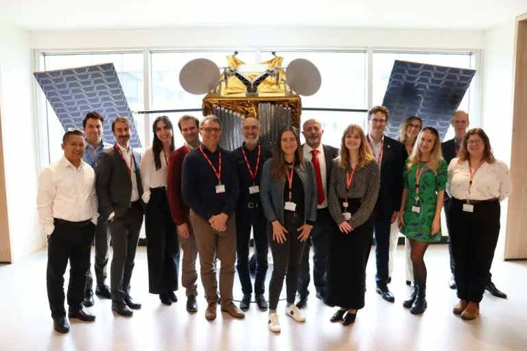 Harwell Campus (@harwellcampus) on Twitter photo Exciting news as <a href="/Astroscale_UK/">Astroscale UK & Europe</a> secures £11.78M from the <a href="/spacegovuk/">UK Space Agency</a> & @ESA to support the final phase of the ELSA-M in-orbit demonstration. 🚀
This comes after securing a contract with Eutelsat OneWeb under the Sunrise Partnership Project.
harwellcampus.com/astroscale-fun…
#spacetech Exciting news as <a href="/Astroscale_UK/">Astroscale UK & Europe</a> secures £11.78M from the <a href="/spacegovuk/">UK Space Agency</a> & @ESA to support the final phase of the ELSA-M in-orbit demonstration. 🚀
This comes after securing a contract with Eutelsat OneWeb under the Sunrise Partnership Project.
harwellcampus.com/astroscale-fun…
#spacetech