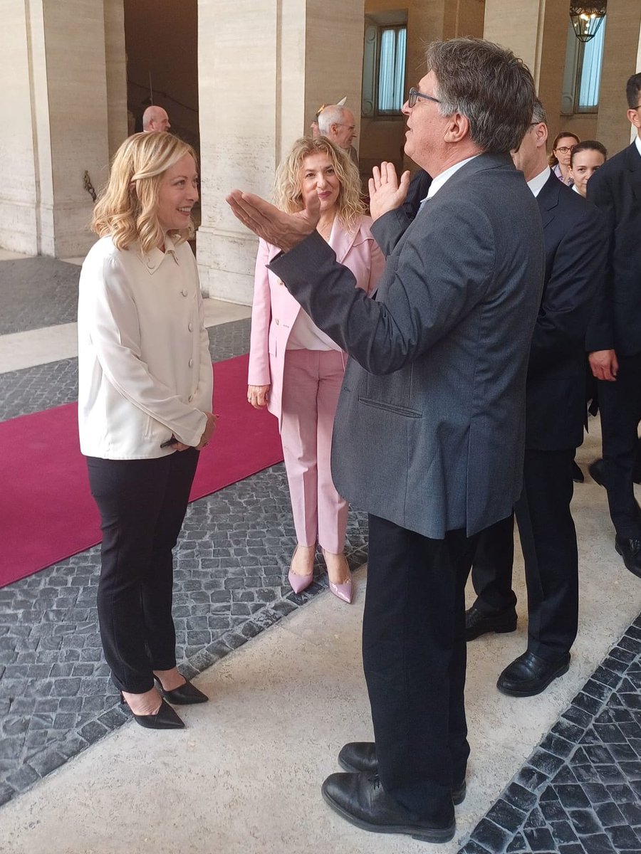 Oggi termina il mio incarico di Ambasciatore di Israele 🇮🇱 in Italia 🇮🇹

Grazie al Presidente del Consiglio <a href="/GiorgiaMeloni/">Giorgia Meloni</a> e al popolo italiano per l'ospitalità e l'amicizia. Arrivederci.