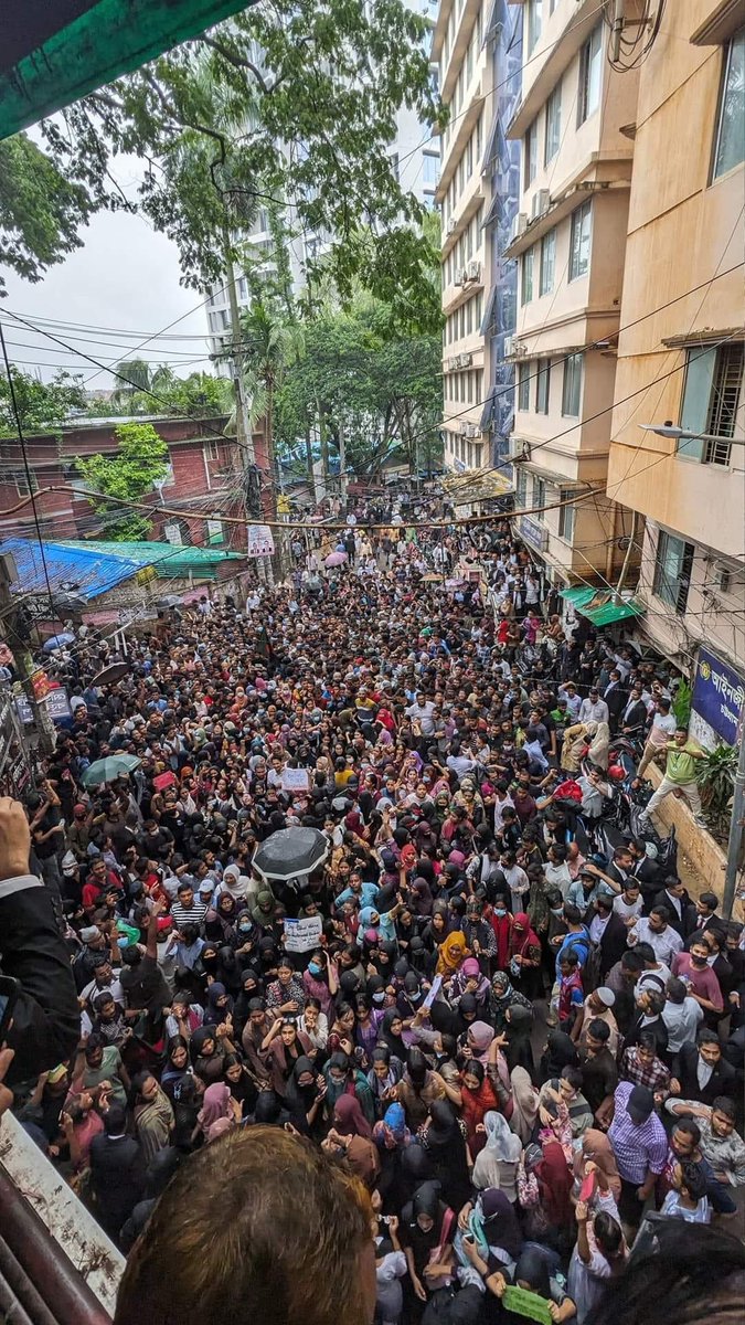nahiyansays's tweet photo. This is my Chittagong. The land of Masterda Surya Sen. Bir Chattala. The courage we’ve shown today, my my!

Winter is coming. https://t.co/RScV4jWg94