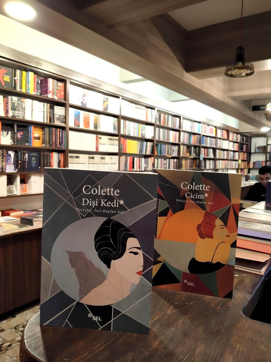 espaskitapcafe's tweet photo. Kendisini "erotik bir militan" olarak tanımlayan Colette, 70 yıl önce bugün aramızdan ayrıldı.

Ölüm yıldönümünde yazarı Dişi Kedi ve Cicim kitabıyla anıyoruz. https://t.co/XjrxxbZh26