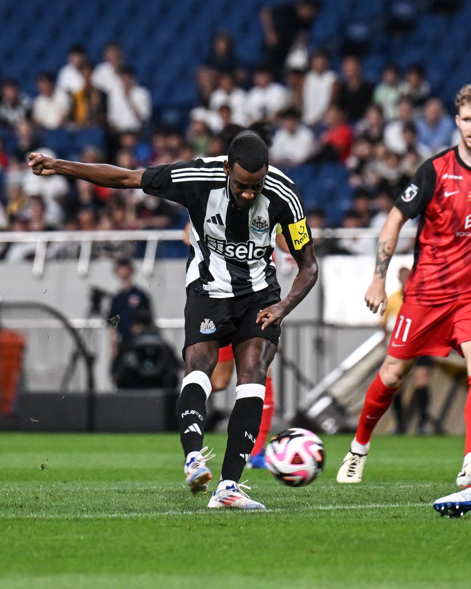 Alex Isak scores goals. 🥶🇸🇪