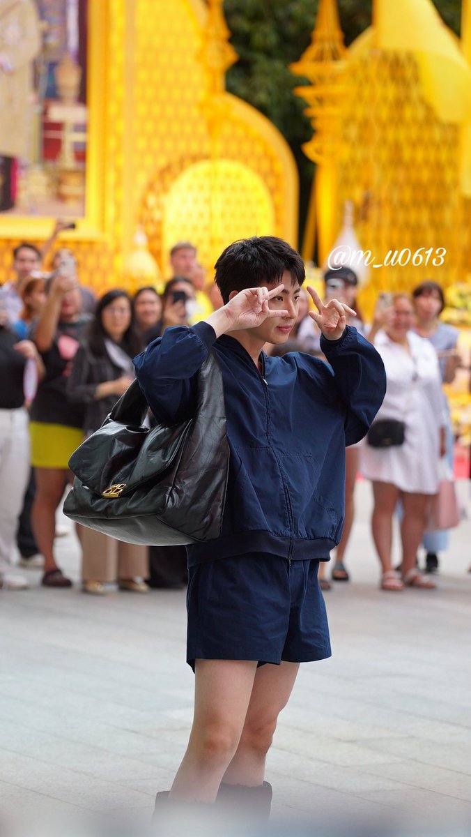 icebear_06131's tweet photo. #BalenciagaxOff
#BalenciagaEmquatier 
#Offjumpol https://t.co/5bRLG82fLB