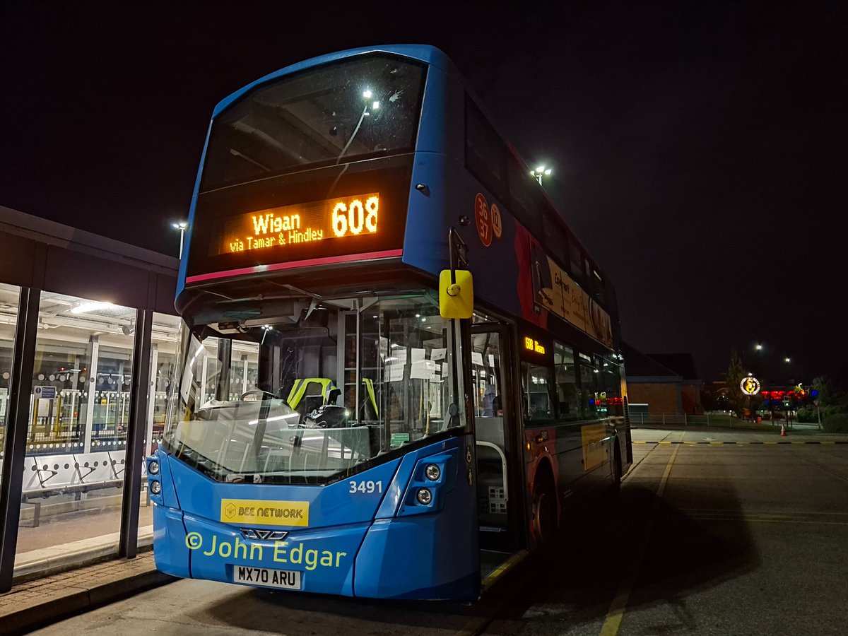 springviewer's tweet image. t'was the 22:57 service aka last trip of the night #WiganDepot #Leigh #StreetDeck #BeeNetwork