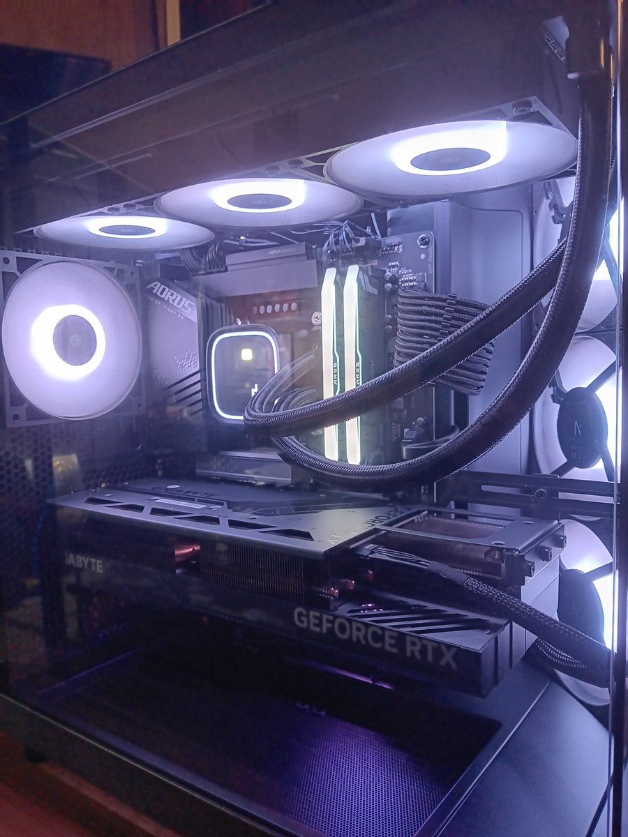 Oh hello there new rig !
Time to get OBS scenes up and running then full sending DNA Racing streams!