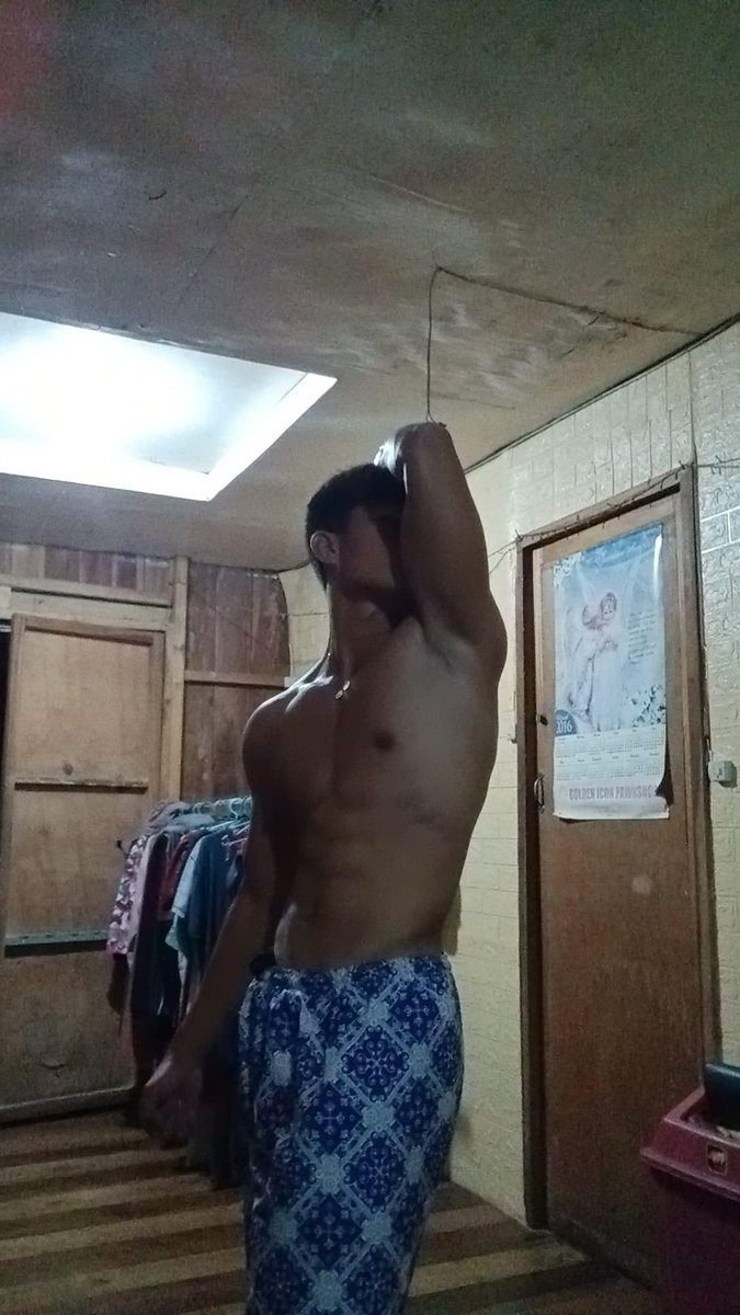 Ate_mo_Alodia's tweet photo. this is one yummy target 😋😋 #straight #hunk #hot #bagets #rip #gymfit #straightpinoy #filipino #twink https://t.co/HJJxvrfLy4