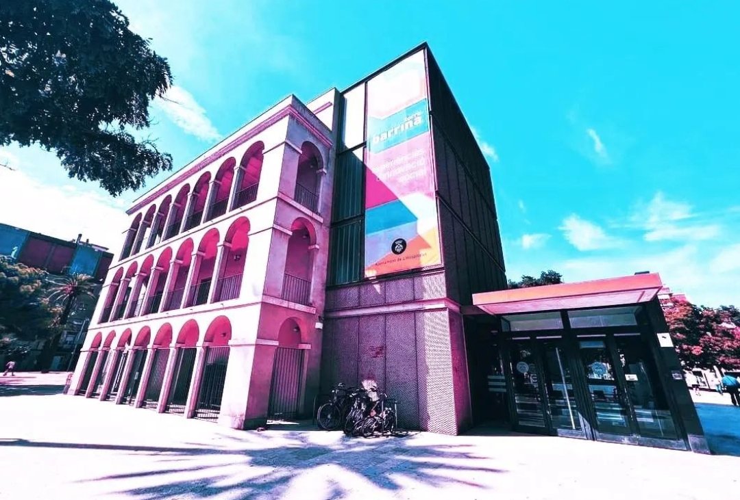 👾 Gamificació i Xarxes Socials
🎙️ Edició d'àudios
📸 Edició de fotos                                                                           
🔌 Endolla't Xerrades formatives   

👉🏻Més info i inscripcions: torrebarrina.l-h.cat

😊 Molt bon estiu!