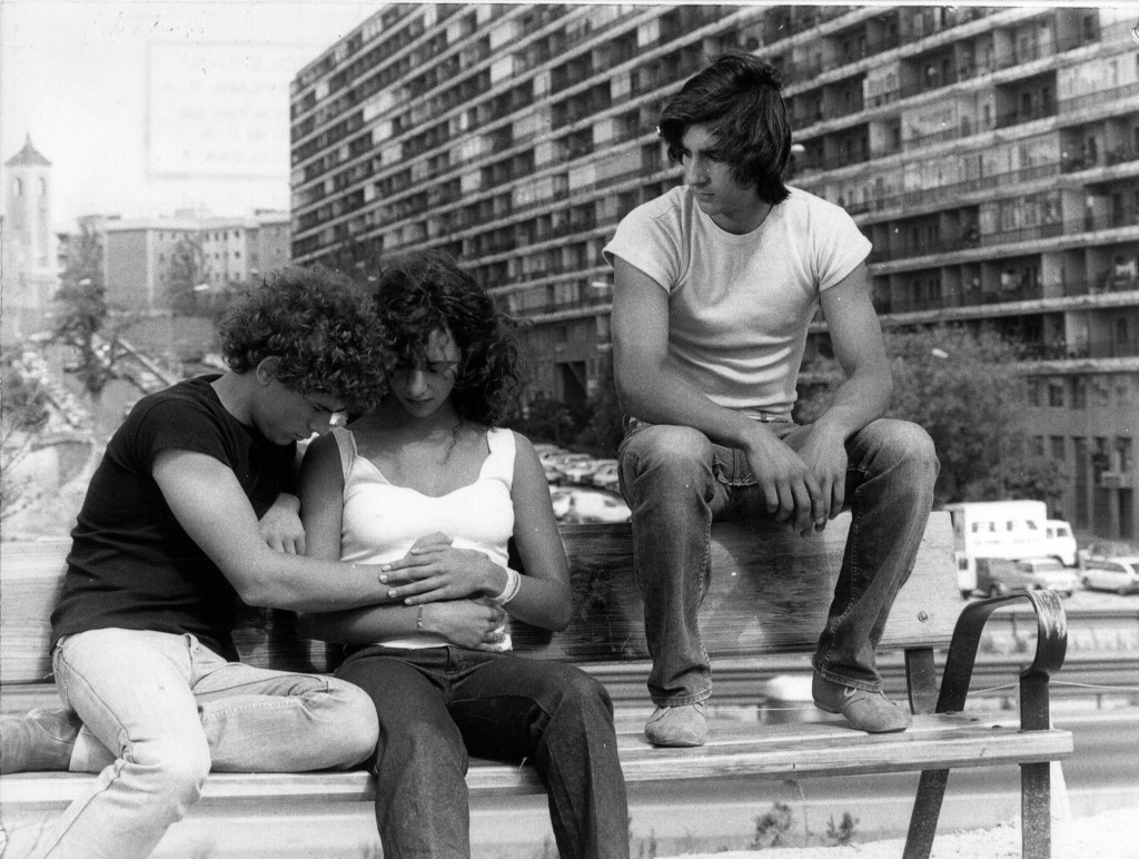 En el libro encontraréis capítulos firmados por <a href="/DianaAller/">Diana Aller</a>, <a href="/CarlosBareaF/">Carlos Barea 🦋</a>, <a href="/EBravoOficial/">EduardoBravoOficial</a>, @LaCaneli_, <a href="/NicoGrijalba/">Nico Grijalba</a>, <a href="/violetakg/">Violeta Kovacsics</a>, <a href="/AlejandrMelero/">Alejandro Melero</a>, <a href="/MonroyTq/">Vicente Monroy</a>, <a href="/francinaribes/">francina ribes</a>, Juan Sánchez y <a href="/DavidVelduque/">David Velduque ☄️</a>. Prólogo a cargo del director de cine @FelixSabroso.