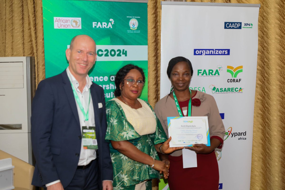 IITA_CGIAR's tweet photo. Exciting news! 🥳🥳🥳
Our Knowledge Management Team presented a draft of IITA's Knowledge Management Strategy at the #KM4AgD side event of the @FARAinfo Science and Partnerships for Agriculture conference #SPAC2024 happening in Kigali, #Rwanda! 
The team shared IITA's vision for a robust knowledge management system to drive agricultural innovation & impact in #Africa 
.
#ScienceForPartnership #Partnership #knowledgemanagement #IITAKMstrategy #WithScienceWeCan #agriculture