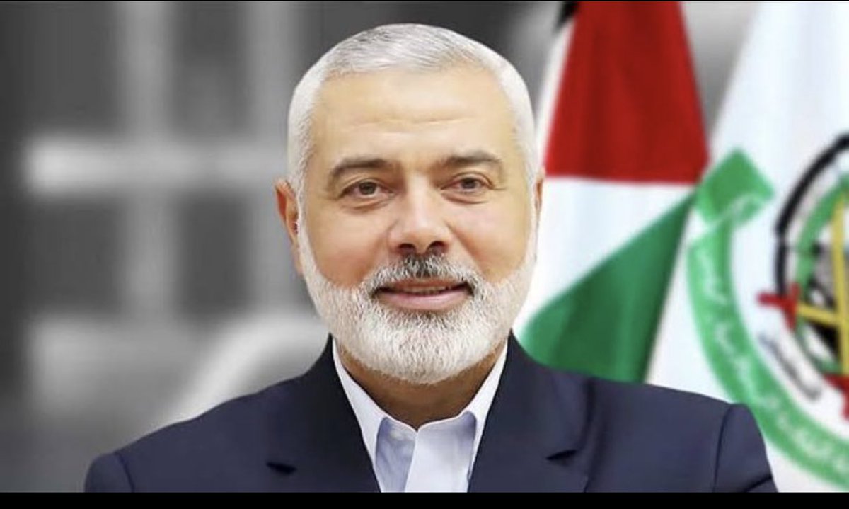 Kalp hüzünlenir, göz yaşarır...
Sana sahip çıkamayan 2 milyarlık ümmete mi ağlasak...
Tankıyla, topuyla tüfeğiyle seni koruyamayan 57 İslam ülkesine mi kızsak...
Çilen ve sürgünün bitti...
Allah seni şehit yavrularınla ve Efendimizle (s.a.s) komşu etsin aziz lider