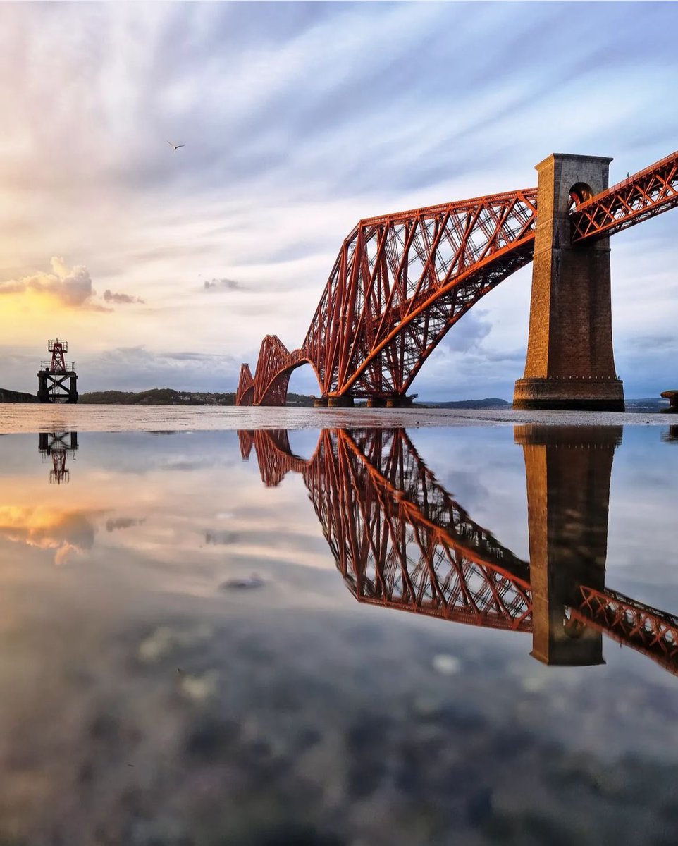 sheclicksnet's tweet photo. A great reflection image, captured by Instagrammer gingeamt
#sheclicksnet #femalephotographers #women #photography #femalephotographer #architecturephotography #architecture #bridge #reflectionphotography #reflection #leadinglines #leadingline https://t.co/IfZbzI0km4