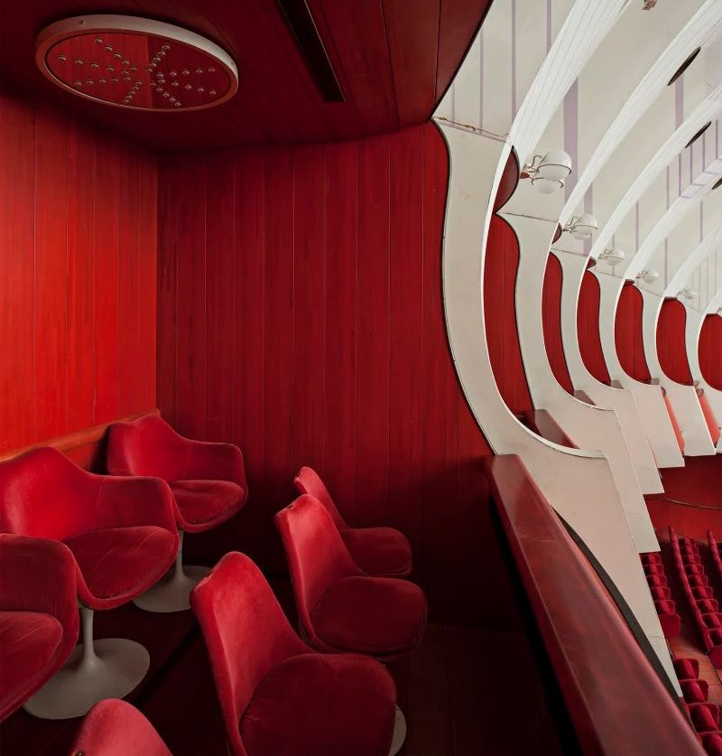 luusssso's tweet photo. The deep reds of Teatro Regio in Turin, Italy https://t.co/2211ib1yuu