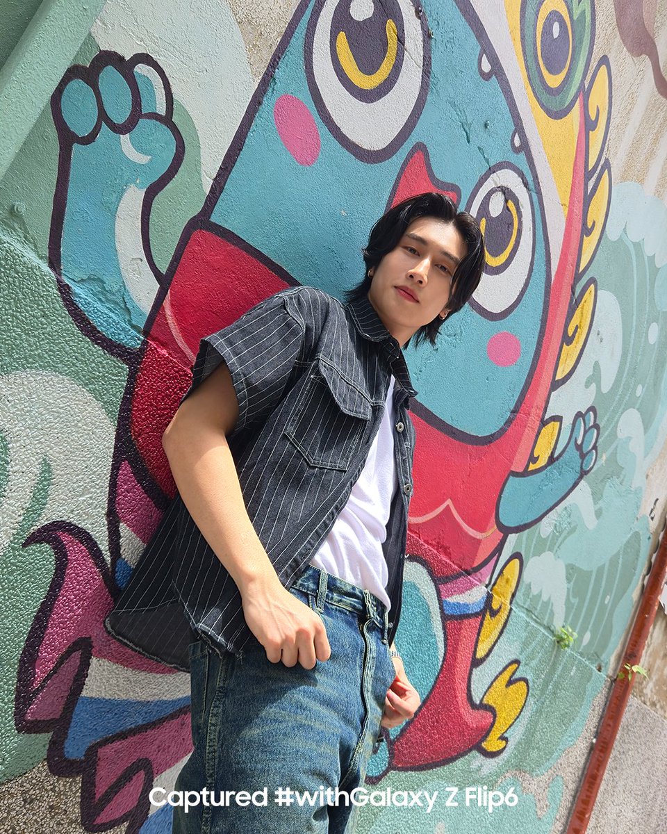 ไปเดินเล่นกับไบเบิ้ล <a href="/biblesumett/">Bsumettikul</a> มั้ย มี Galaxy Z Flip6 แล้ว ถ่ายรูปที่ไหนก็คูล ให้ทายว่าไบเบิ้ลใช้ Galaxy Z Flip6 สีอะไร 💙 อยากรู้ตามไปดูในไอจีไบเบิ้ลเลย #GalaxyxBible #GalaxyZFlip6 #GalaxyAI #UnfoldYourStory #Samsung