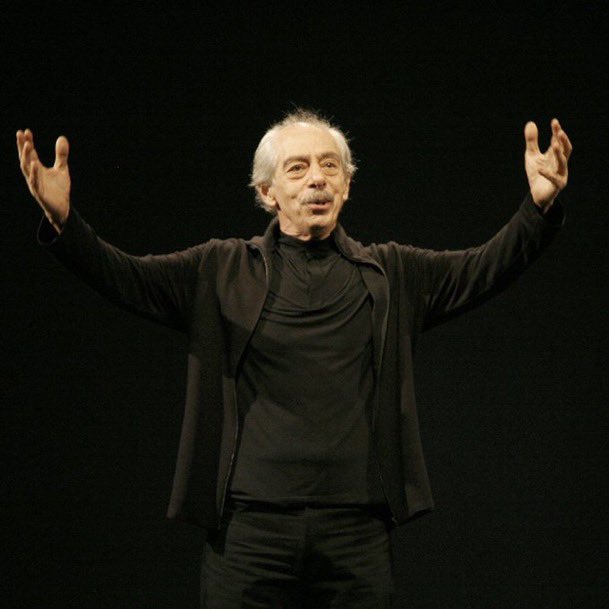 Ağaçlar ayakta ölür. Hep direndi, hep hakikatin, adaletin yanında oldu. O güzel atlara binip gitti. Türkiye gerçek bir aydınını, sanatçısını kaybetti. İyi ki vardı, her zaman güzel hatırlanacak. #GencoErkal